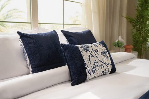 Discover elegance with the Ranar Bedding Set ( 5 PCs ) - Image 2