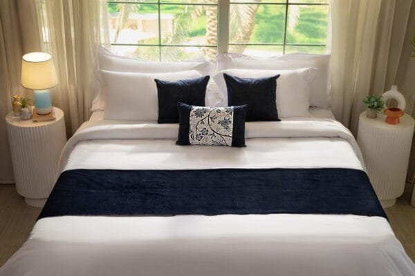 Discover elegance with the Ranar Bedding Set ( 5 PCs ) - Image 3