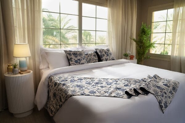 Discover elegance with the Ranar Bedding Set ( 5 PCs ) - Image 4