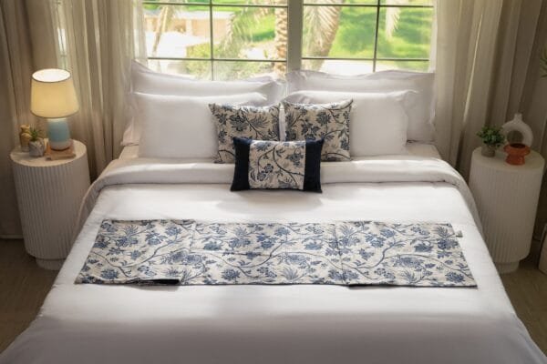 Discover elegance with the Ranar Bedding Set ( 5 PCs ) - Image 5