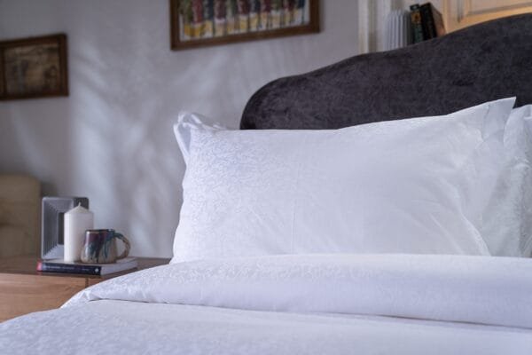Elegant Jacquard Duvet Cover Set with Floral Embroidery – A Touch of Luxury