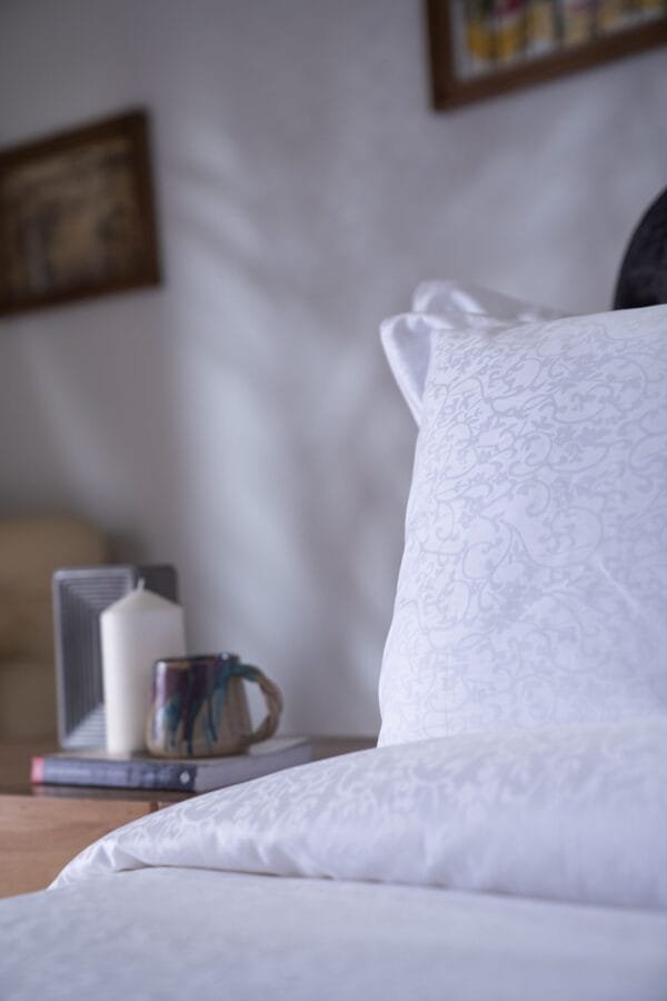 Elegant Jacquard Duvet Cover Set with Floral Embroidery – A Touch of Luxury - Image 3