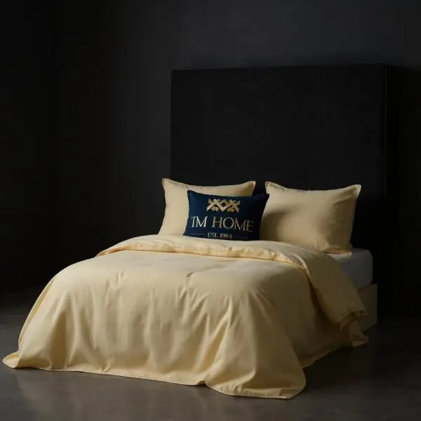 Luxurious Off-White Comforter Set - Image 3